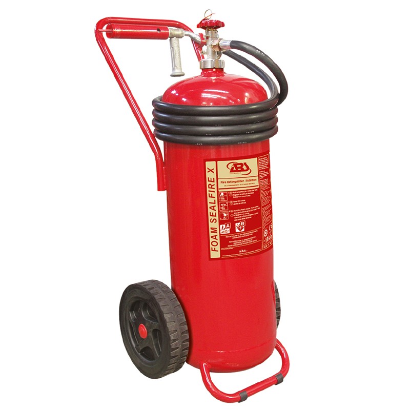 Carro Extintor de incendios, espuma AFFF 50L, presión almacenada, con manguera, bocina y boquilla, SOLAS/MED image